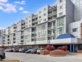 2702 Lighthouse Point E, Unit UNIT 728 in Baltimore, MD - Building Photo