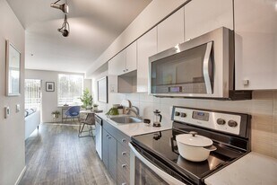 Angeline Apartments in Seattle, WA - Building Photo