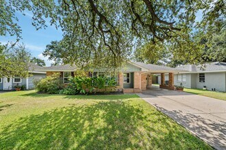 6031 Moonmist Dr in Houston, TX - Building Photo - Building Photo