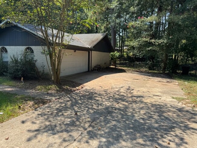 610 Pine Cone Dr in Haughton, LA - Building Photo - Building Photo