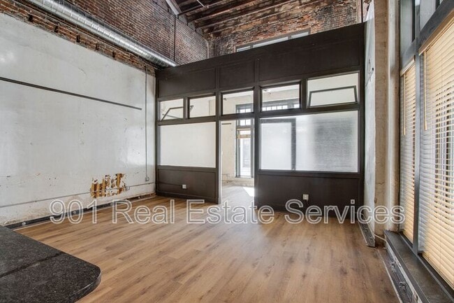 124 Monroe Ave in Memphis, TN - Building Photo - Building Photo