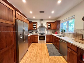 4639 SW 10th St in Miami, FL - Building Photo - Building Photo