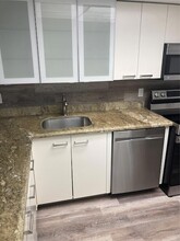 714 SE 19th Ave, Unit 5 in Deerfield Beach, FL - Building Photo - Building Photo