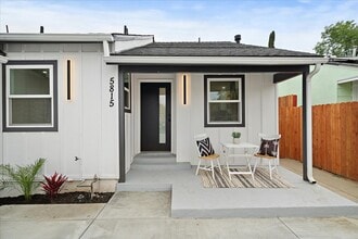 5815 Saloma Ave in Van Nuys, CA - Building Photo - Building Photo