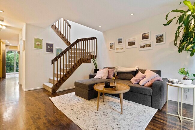 2345 Quesnel Rue in Montréal, QC - Building Photo - Building Photo