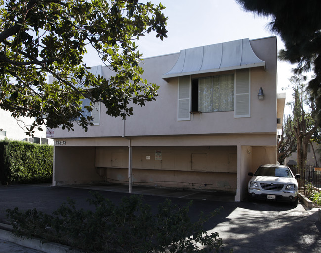 The Terrace Apartments in Tarzana, CA - Building Photo - Building Photo