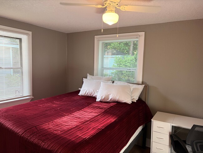 2150 Morehouse Rd, Unit Rooms for Rent