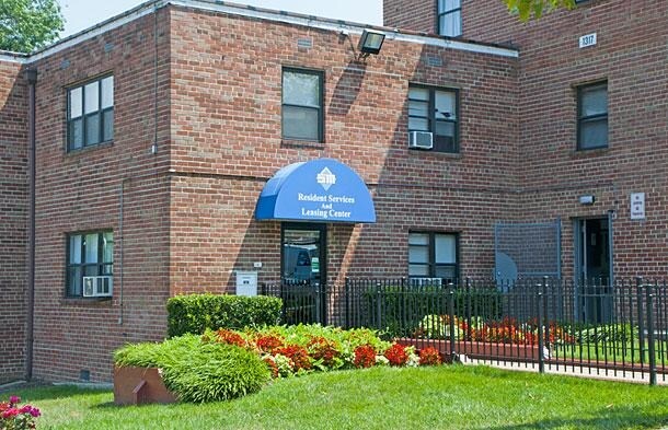 Hampshire Village in Langley Park, MD - Foto de edificio - Building Photo