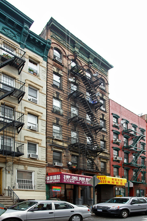 25 Henry St in New York, NY - Building Photo