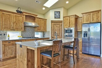 3625 Camina Dr in Medford, OR - Building Photo - Building Photo