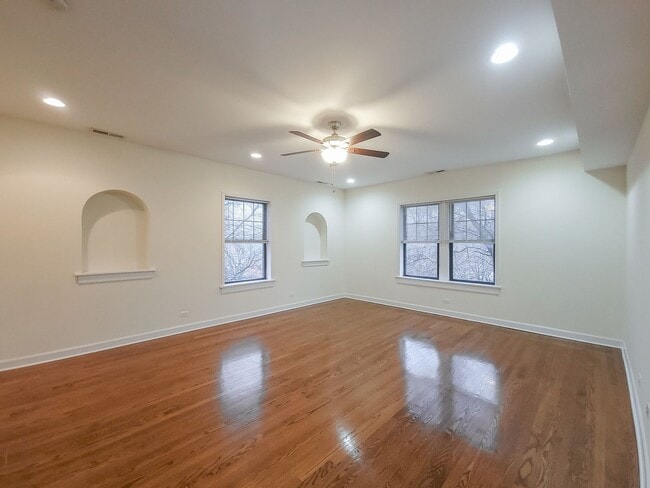 1819 W Leland Ave, Unit 3 in Chicago, IL - Foto de edificio - Building Photo