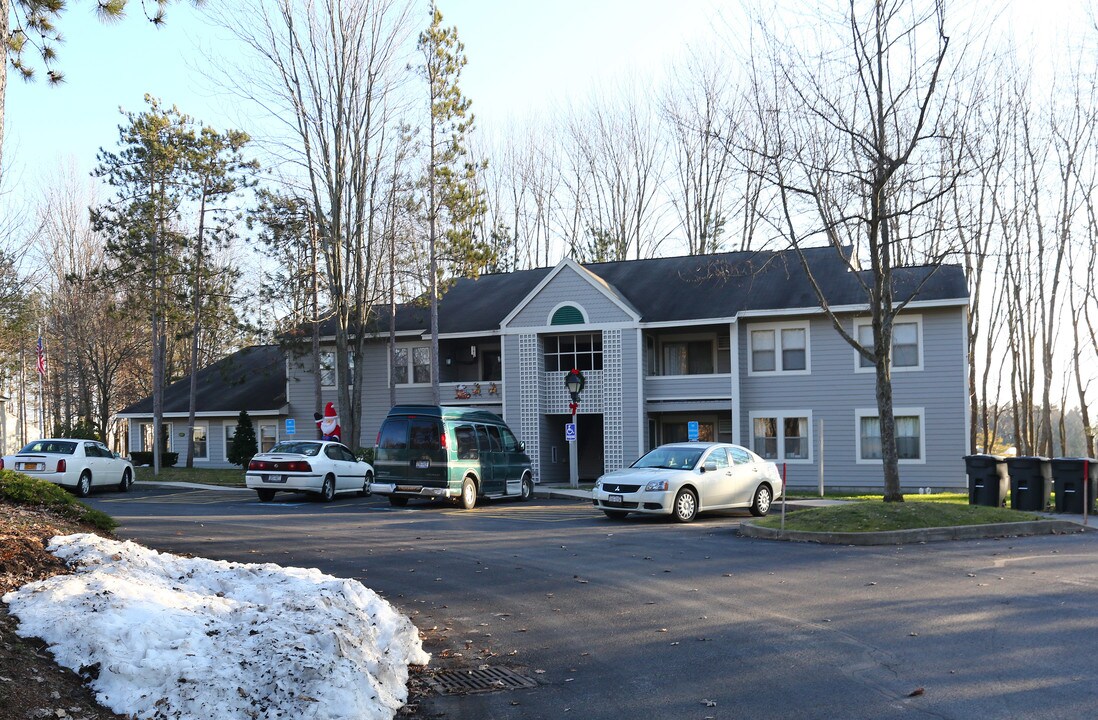 Christopher Court in Phoenix, NY - Foto de edificio