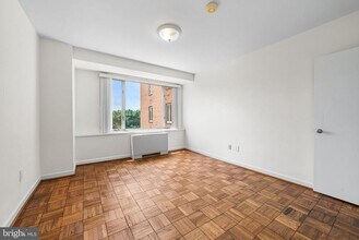 4301 Massachusetts Ave NW in Washington, DC - Foto de edificio - Building Photo