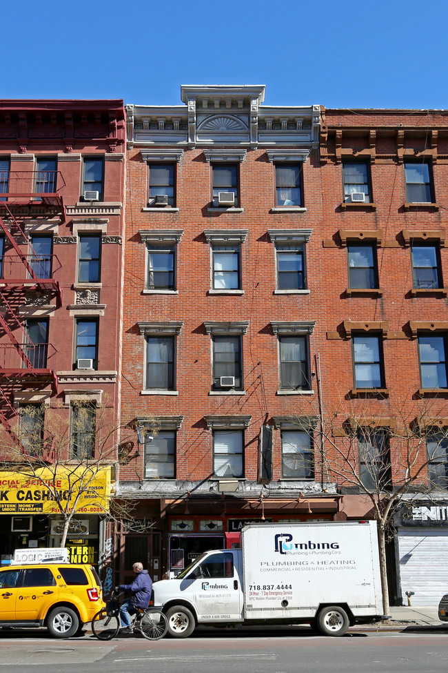 168 1st Ave in New York, NY - Foto de edificio - Building Photo