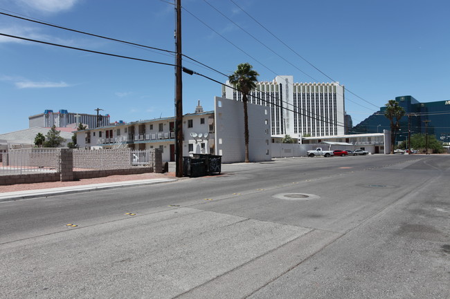 Tropicaire Apartments in Las Vegas, NV - Building Photo - Building Photo