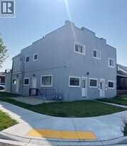 900 Elsmere Ave in Windsor, ON - Building Photo