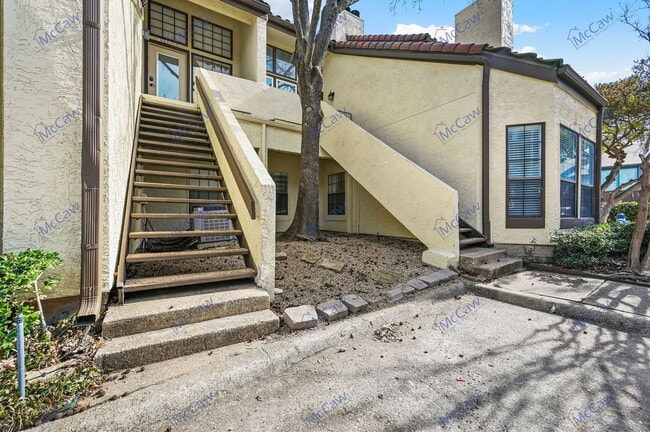 5590 Spring Valley Rd in Dallas, TX - Building Photo - Building Photo