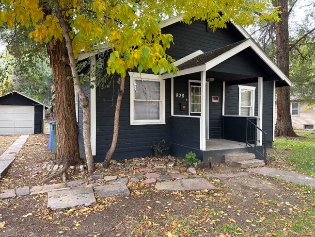 property at 828 E 7th St