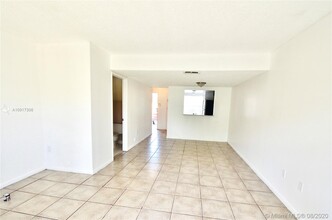 3844 NW 90th Ave in Sunrise, FL - Building Photo - Building Photo