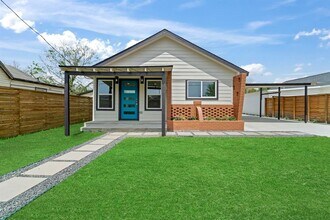 1009 Genova St in Houston, TX - Building Photo - Building Photo