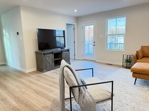 122 Grove Hill Ter in Lynchburg, VA - Foto de edificio - Building Photo