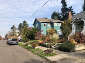 412 John Adams St, Unit #4 2nd floor West in Oregon City, OR - Building Photo