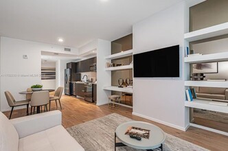 398 NE 5th St, Unit 4511 in Miami, FL - Building Photo - Building Photo