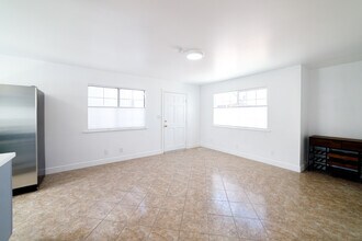 2718 Alsace Ave in Los Angeles, CA - Building Photo - Building Photo