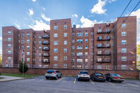 Mainstay Cooperative in Flushing, NY - Foto de edificio - Building Photo