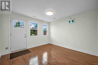 15 Killamarsh Dr in Toronto, ON - Building Photo - Building Photo