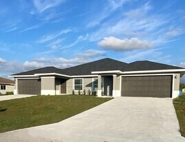 5010 Locke Ln in Lehigh Acres, FL - Building Photo