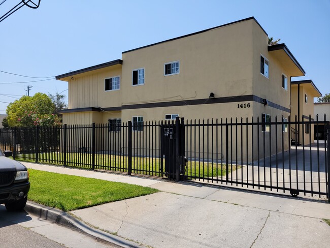 1416 W 105th St in Los Angeles, CA - Building Photo - Primary Photo