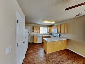 947 Foxboro Dr in North Salt Lake, UT - Building Photo - Building Photo