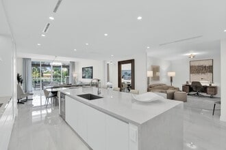 220 SE Mizner Blvd in Boca Raton, FL - Foto de edificio - Building Photo