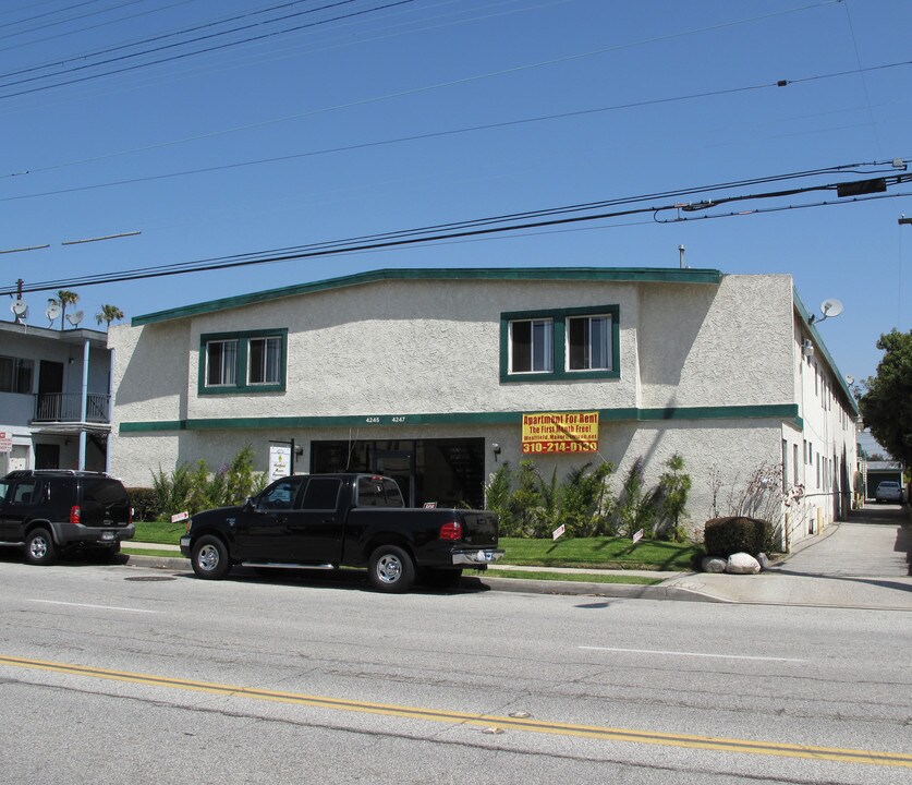 Westfield Manor in Torrance, CA - Building Photo