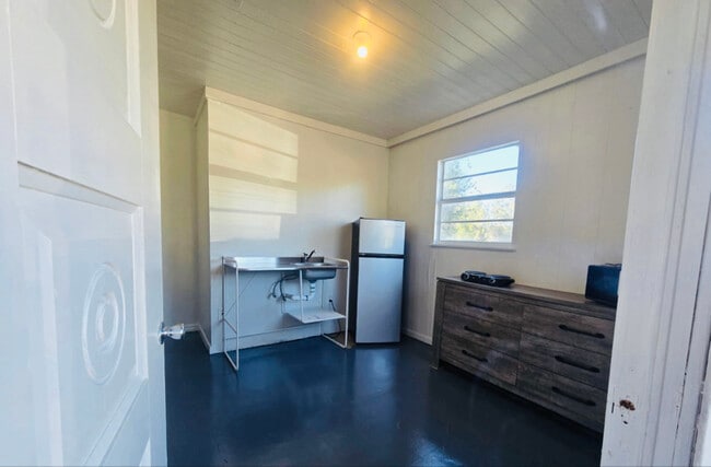 8010 SE US Hwy 301 in Hawthorne, FL - Foto de edificio - Building Photo