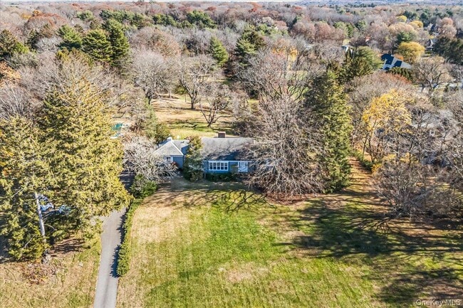 110 Hegemans Ln in Glen Head, NY - Building Photo - Building Photo