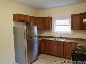 81 Ruthven St in Boston, MA - Foto de edificio - Building Photo