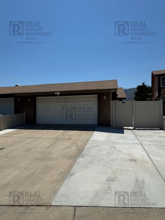 3809 Eisenhower Dr in Lake Elsinore, CA - Foto de edificio