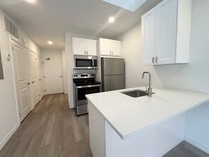 16 West Avenue S in Hamilton, ON - Building Photo - Building Photo