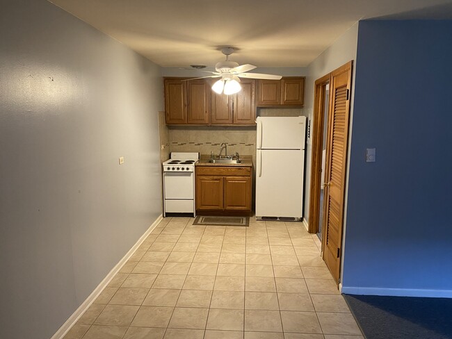 6212 W 64th Pl-Unit -102 in Chicago, IL - Building Photo - Building Photo