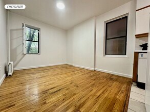 206 St Nicholas Ave in New York, NY - Building Photo - Building Photo