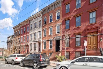 97 Ten Broeck St, Unit 4 in Albany, NY - Building Photo - Building Photo