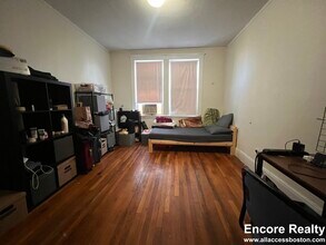 1630 Commonwealth Ave, Unit 25 in Boston, MA - Foto de edificio - Building Photo