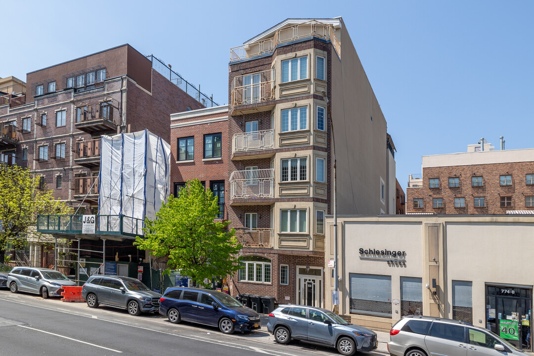 790 Bedford Ave in Brooklyn, NY - Foto de edificio