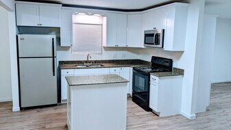 13 Flamenco Cir in Laredo, TX - Building Photo