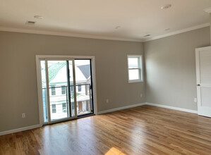 215 John St, Unit 1 in East Newark, NJ - Building Photo - Building Photo