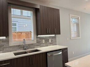 1015 Stockwell Ave in Kelowna, BC - Building Photo - Building Photo