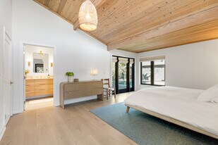 1015 W El Roblar Dr in Ojai, CA - Building Photo
