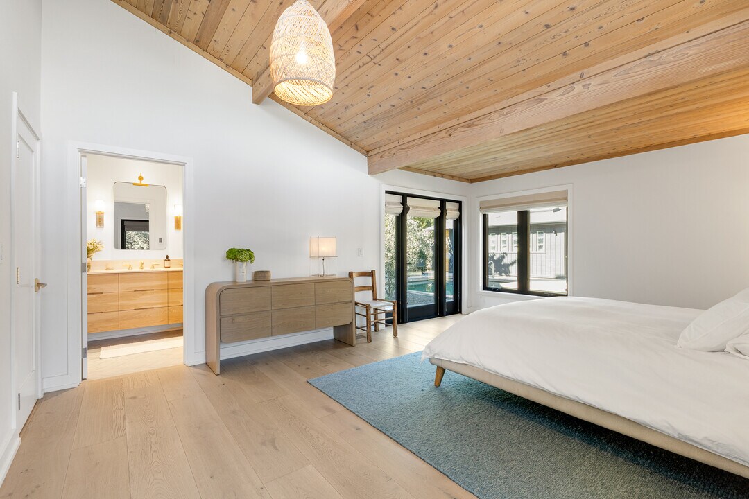 1015 W El Roblar Dr in Ojai, CA - Building Photo